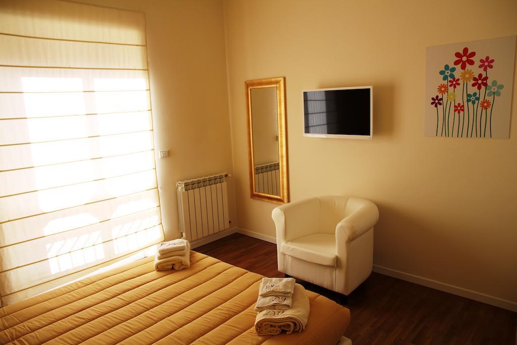 Domus Yenne Suites Cagliari Phòng bức ảnh