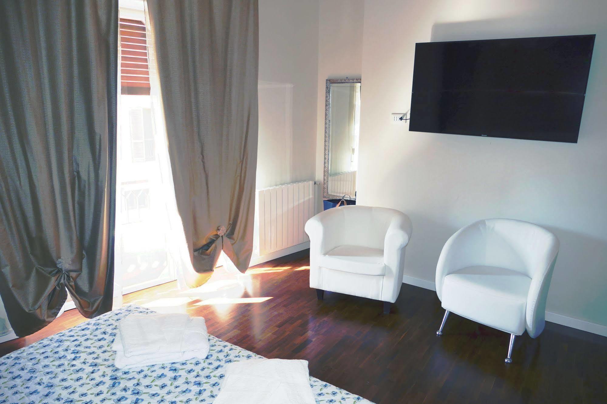 Domus Yenne Suites Cagliari Ngoại thất bức ảnh